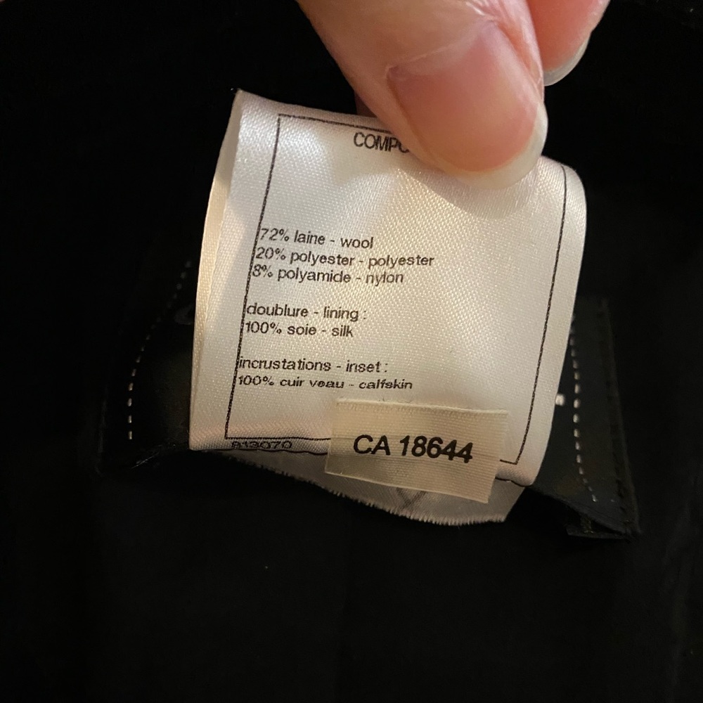 Authentic Chanel tweed jacket - Picture 4 of 12